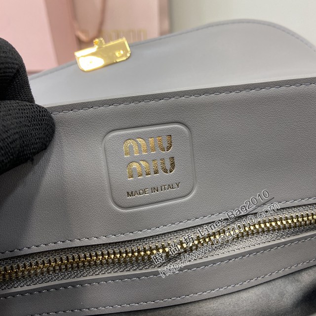 miumiu繆繆專櫃最新款法棍包手拎見肩背女包 jh2564型號：5BD265